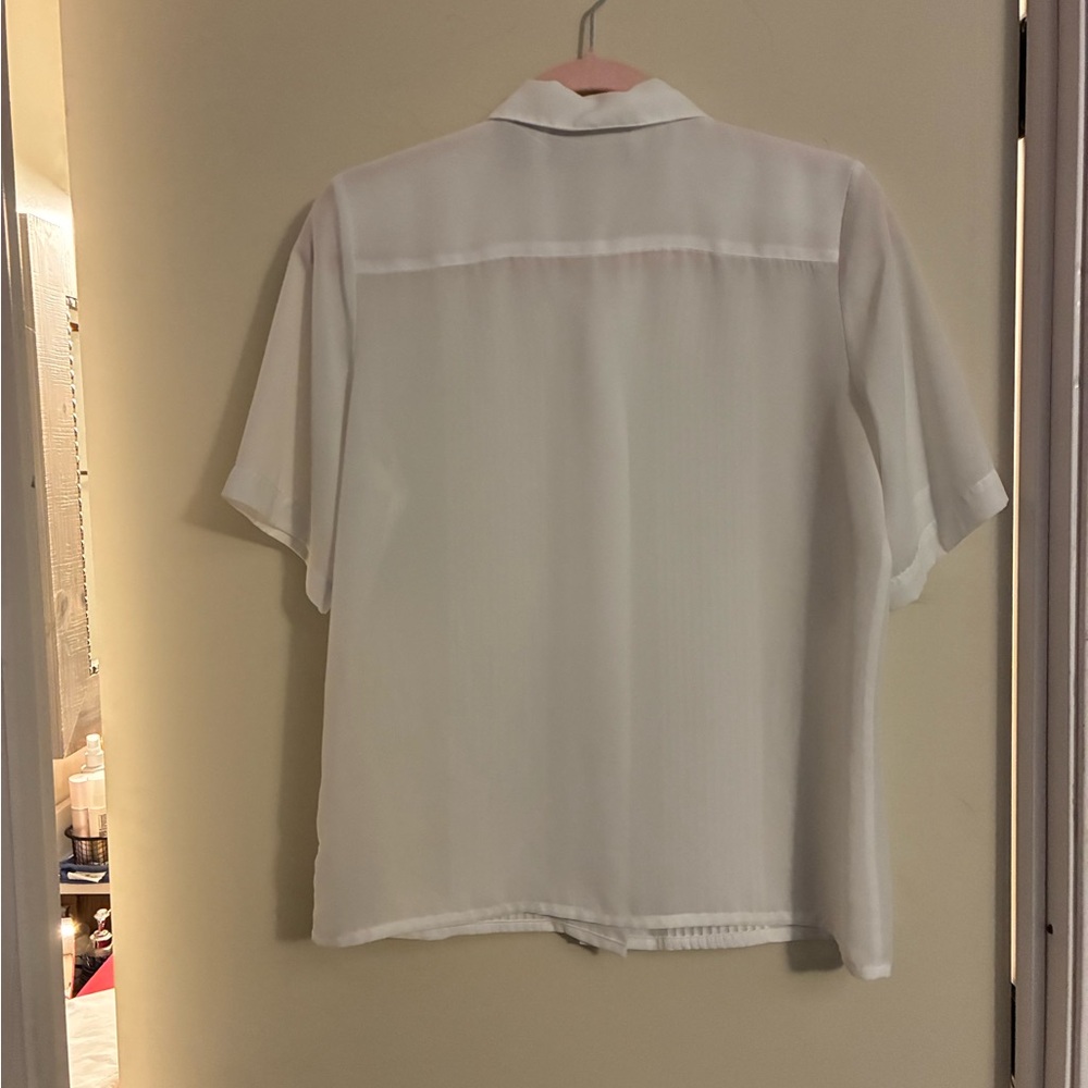 EUC Ladies Worthington 100% Polyester Hidden Button Down Blouse Short Sleeve 10P - Picture 5 of 7